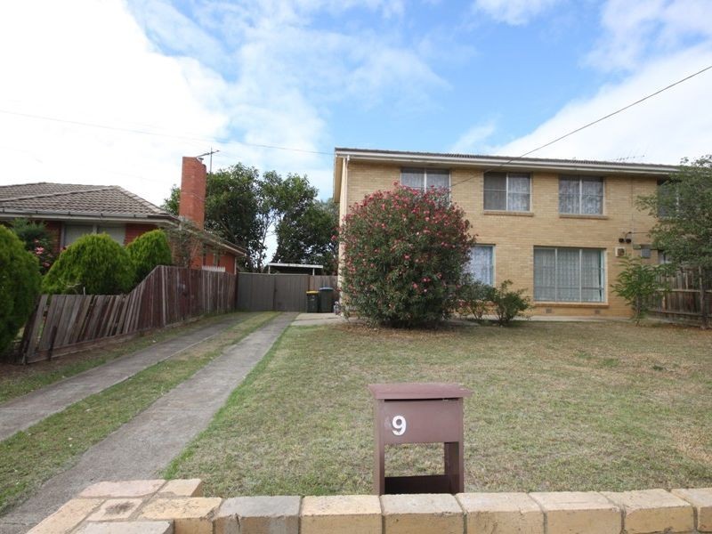 9 Golden Avenue, Werribee VIC 3030