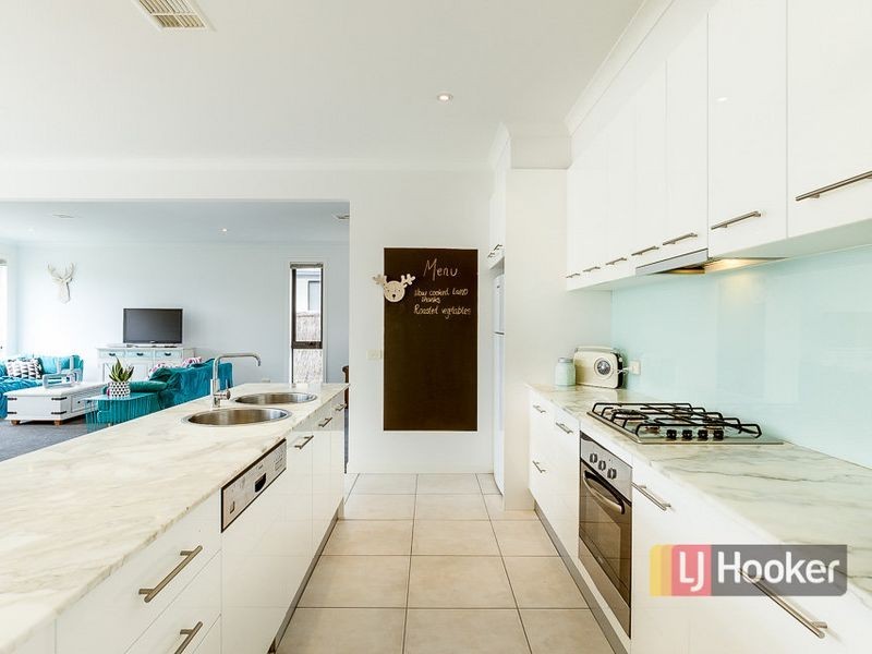 16 Signature Boulevard, Point Cook VIC 3030