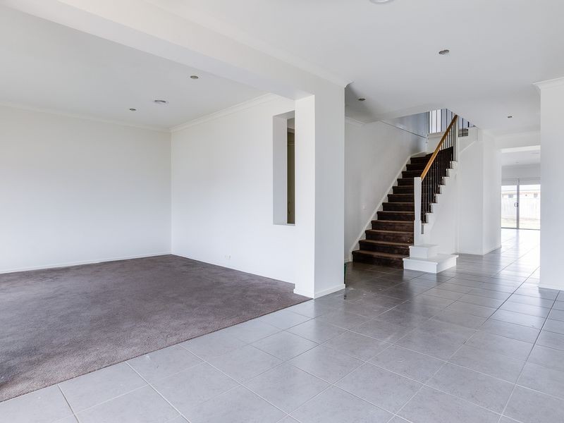 12 Solero Parade, Sanctuary Lakes VIC 3030