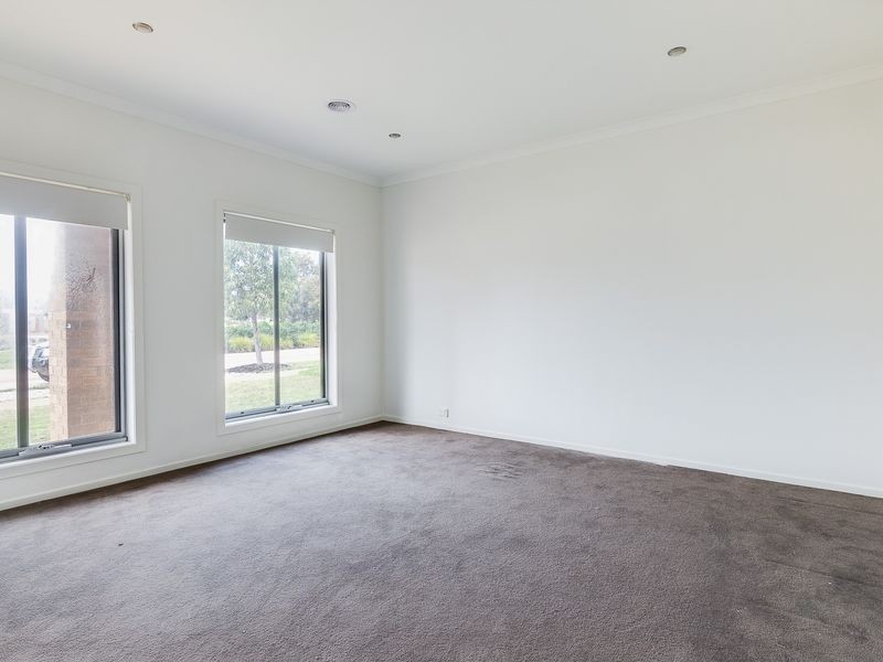 12 Solero Parade, Sanctuary Lakes VIC 3030