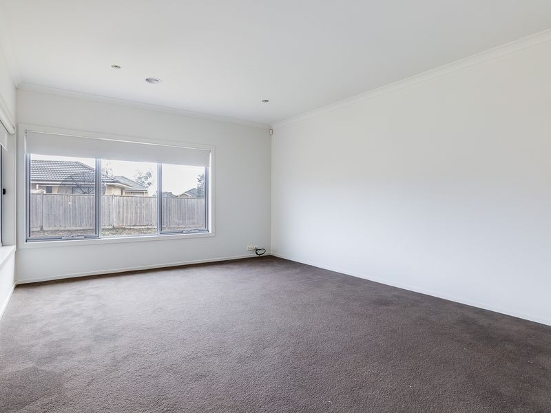 12 Solero Parade, Sanctuary Lakes VIC 3030