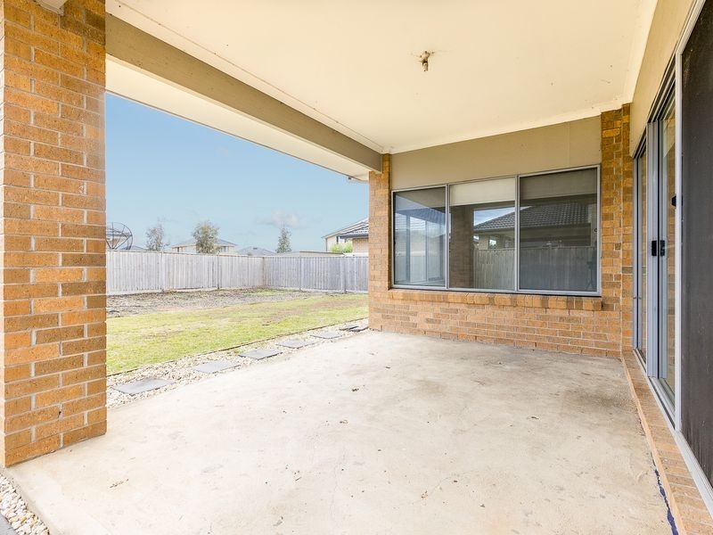 12 Solero Parade, Sanctuary Lakes VIC 3030
