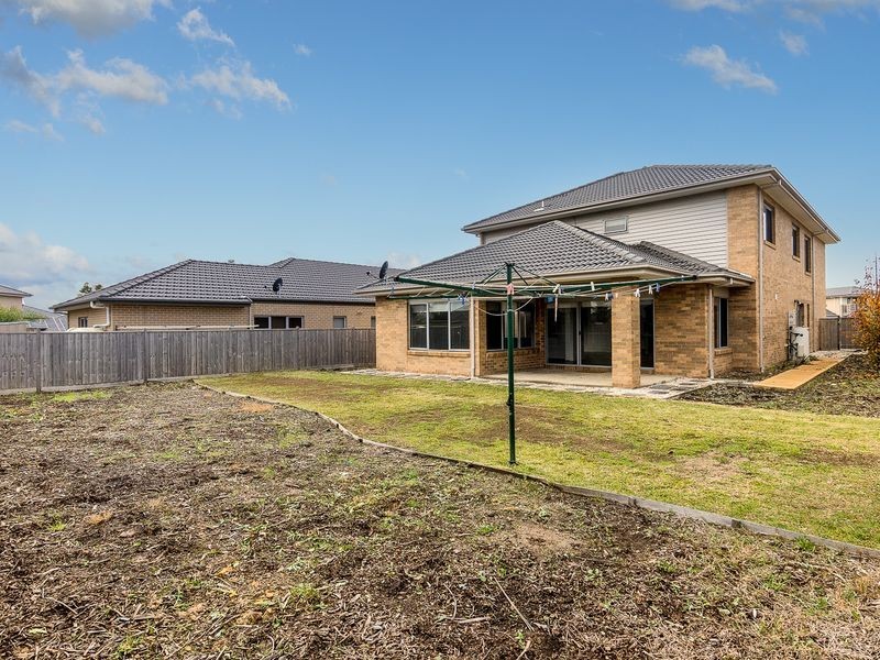 12 Solero Parade, Sanctuary Lakes VIC 3030