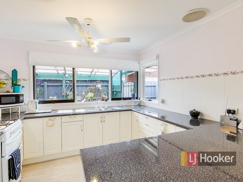 2/5 Enfield Avenue, Werribee VIC 3030