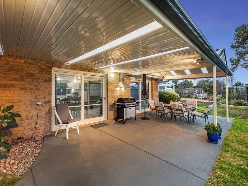 11 Westleigh Drive, Werribee VIC 3030