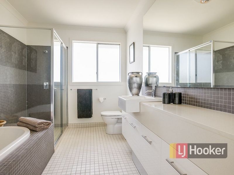 6 Signature Boulevard, Sanctuary Lakes VIC 3030