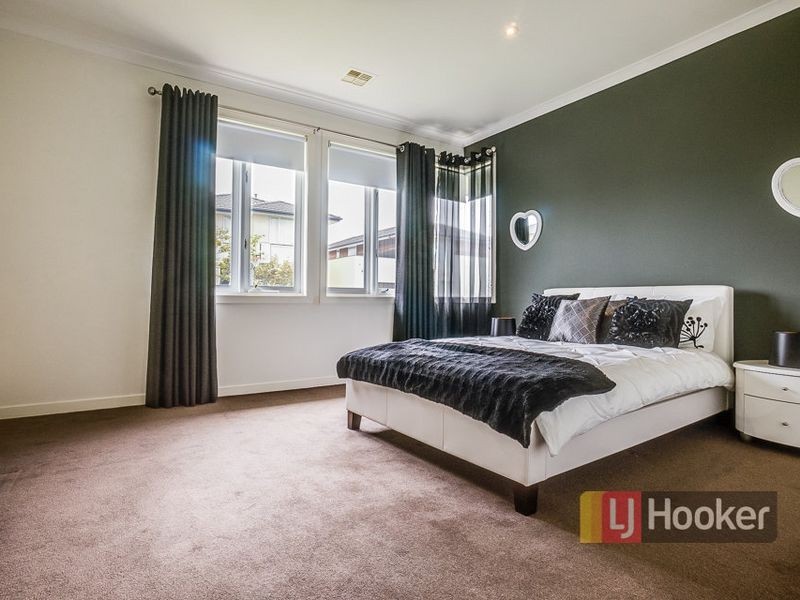 6 Signature Boulevard, Sanctuary Lakes VIC 3030