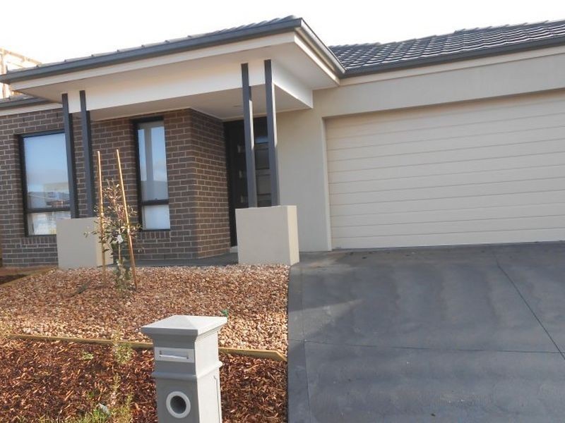 13 Solitude Crescent, Point Cook VIC 3030