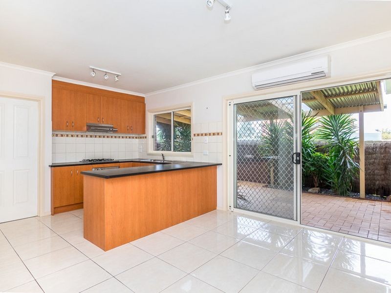 2/4 Albert Place, Hoppers Crossing VIC 3029