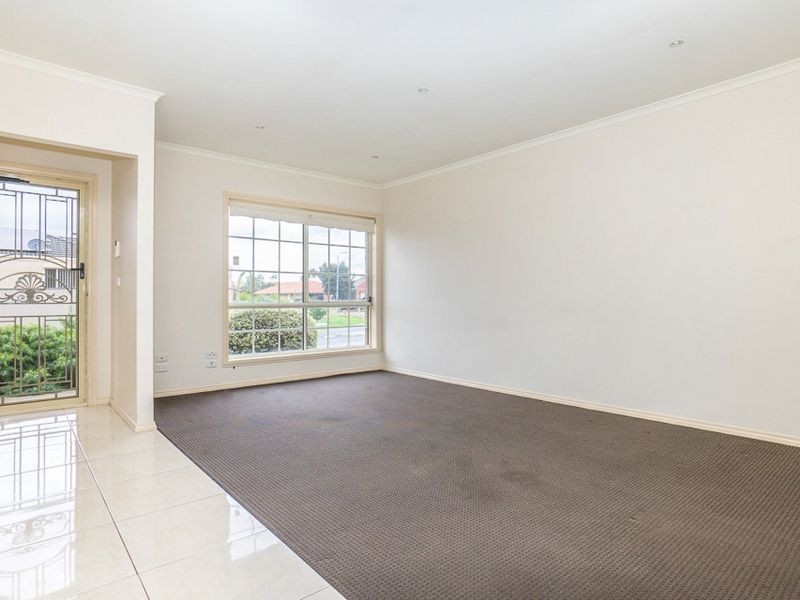 2/4 Albert Place, Hoppers Crossing VIC 3029