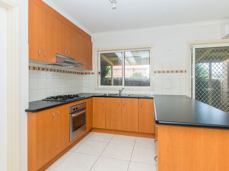 2/4 Albert Place, Hoppers Crossing VIC 3029