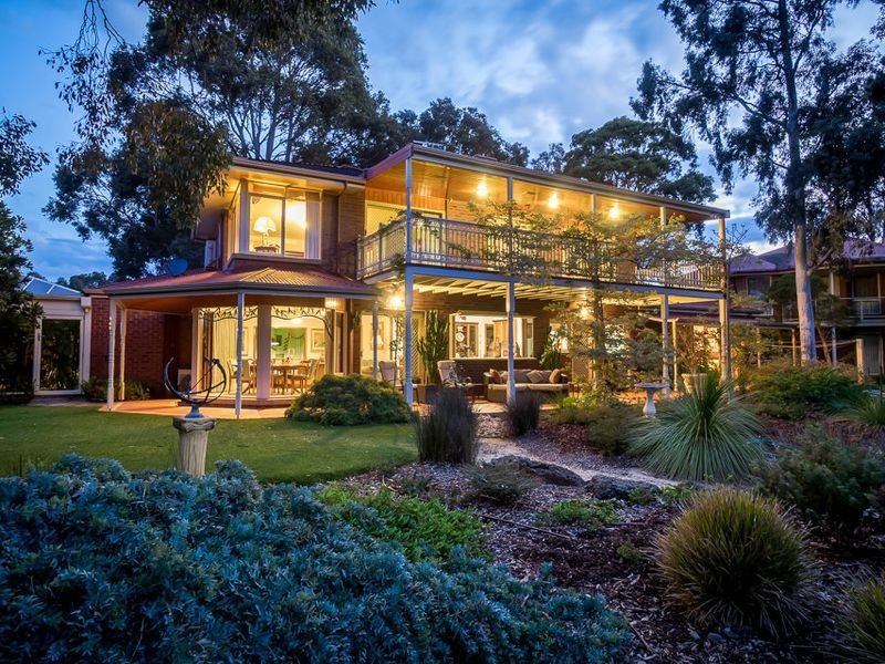 15-17 Sanctuary Close, Werribee VIC 3030