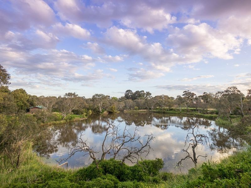 15-17 Sanctuary Close, Werribee VIC 3030