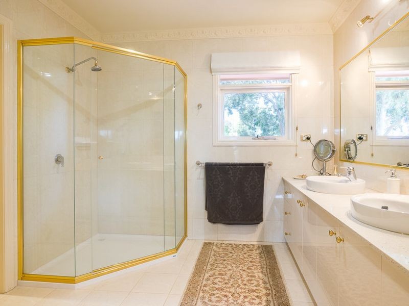 15-17 Sanctuary Close, Werribee VIC 3030