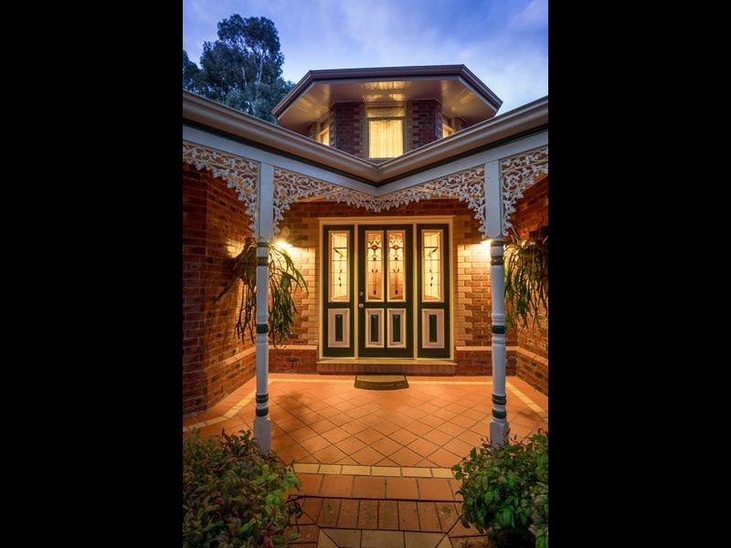 15-17 Sanctuary Close, Werribee VIC 3030