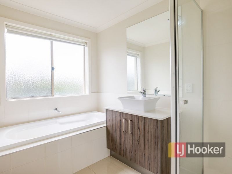 2/10 Quinlan Court, Werribee VIC 3030