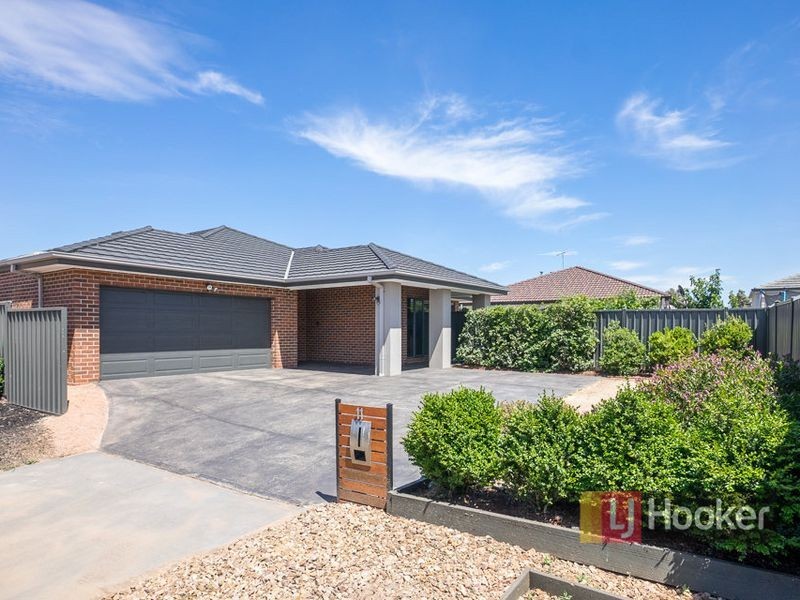 11 Finsbury Crescent, Mambourin VIC 3024