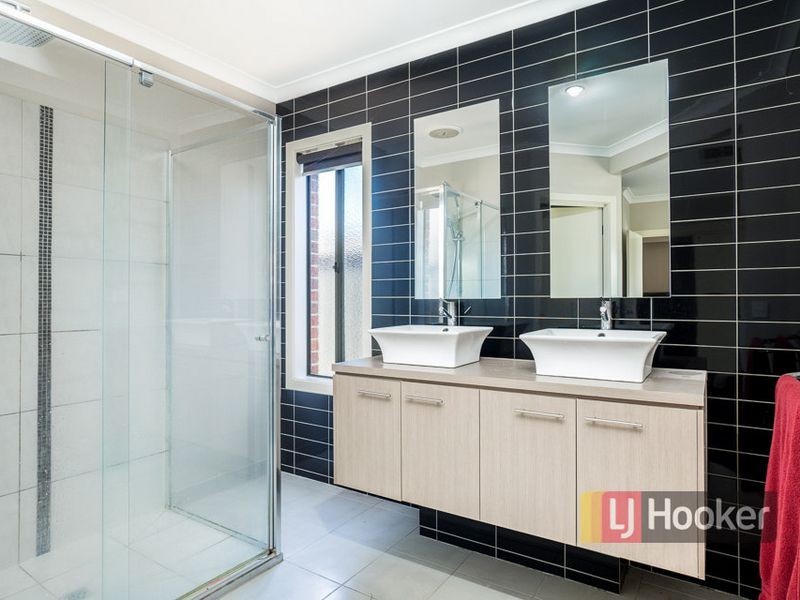 11 Finsbury Crescent, Mambourin VIC 3024