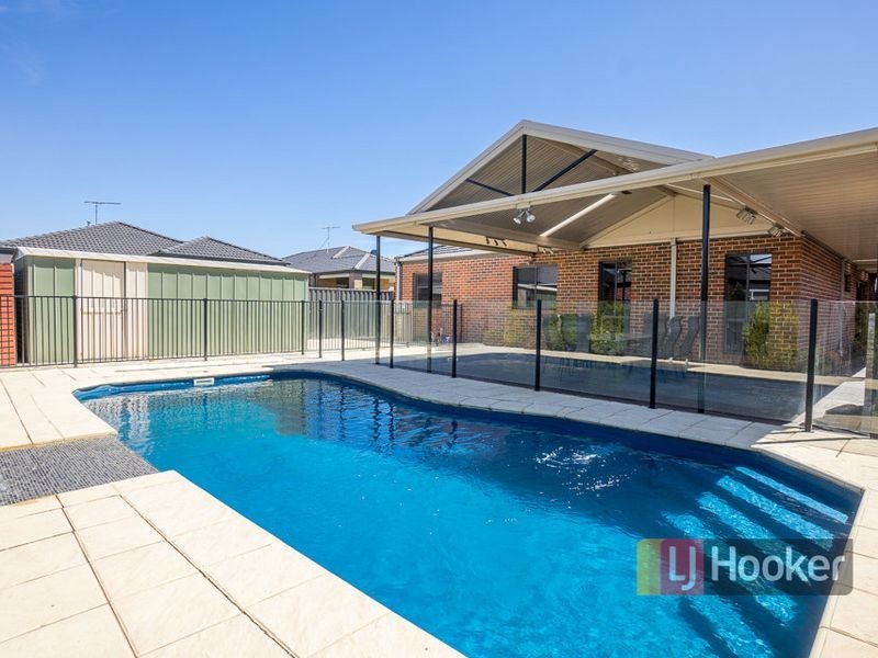 11 Finsbury Crescent, Mambourin VIC 3024