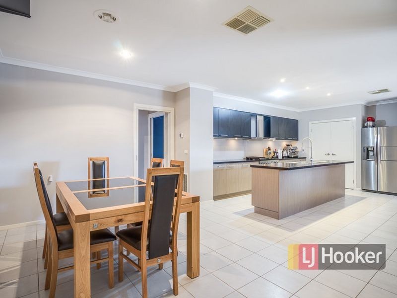 11 Finsbury Crescent, Mambourin VIC 3024