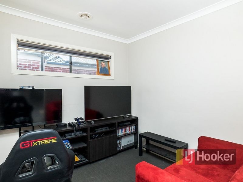 11 Finsbury Crescent, Mambourin VIC 3024