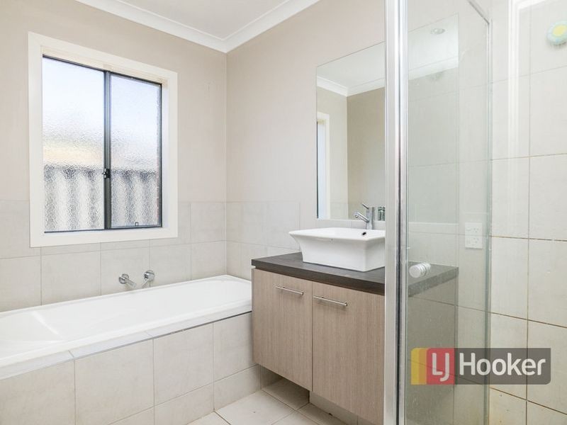 11 Finsbury Crescent, Mambourin VIC 3024