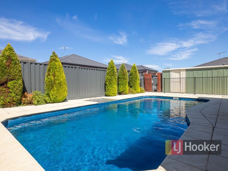 11 Finsbury Crescent, Mambourin VIC 3024