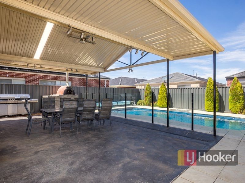 11 Finsbury Crescent, Mambourin VIC 3024