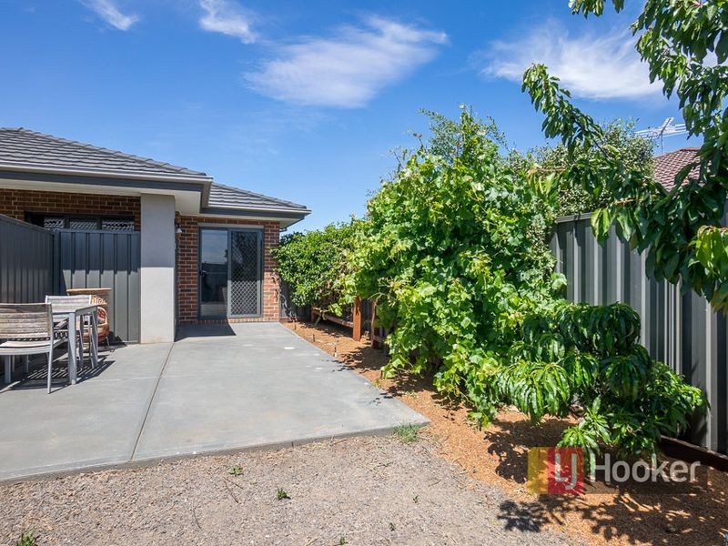 11 Finsbury Crescent, Mambourin VIC 3024