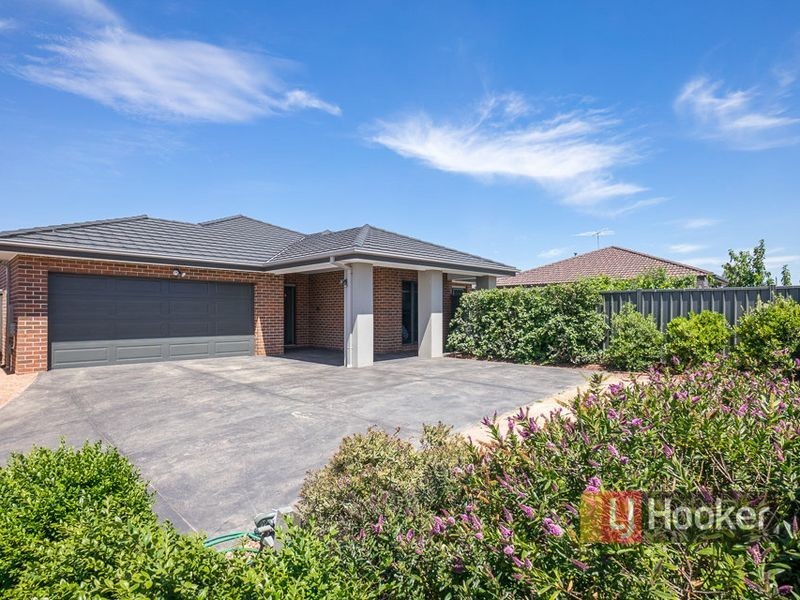 11 Finsbury Crescent, Mambourin VIC 3024