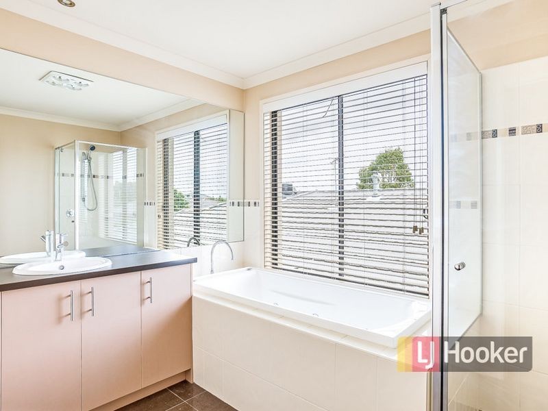 8 Sulfaro Drive, Werribee VIC 3030