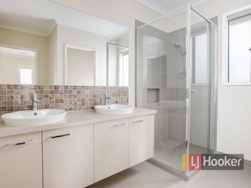 5 Macaloney Road, Williams Landing VIC 3027