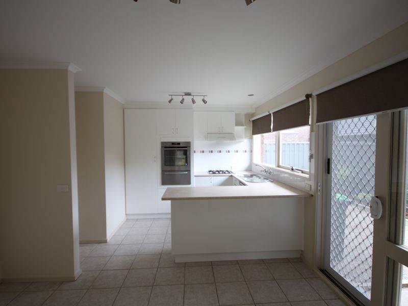 2/22 Centre Road, Werribee VIC 3030