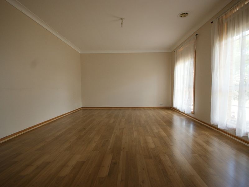 18 Thames Boulevard, Werribee VIC 3030