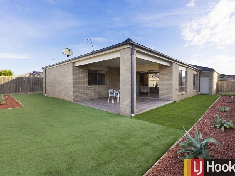 7 Shoveler Close, Williams Landing VIC 3027
