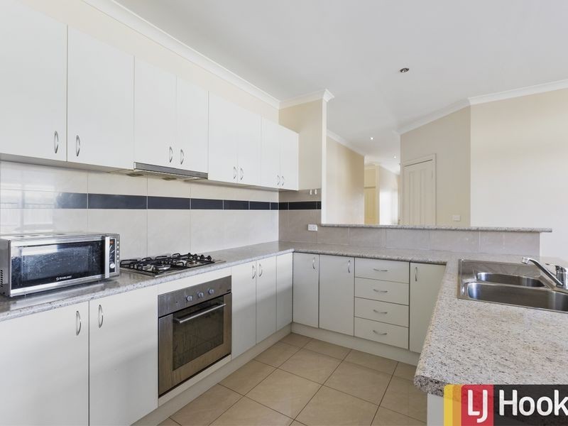 2/13 Bellinger Crescent, Wyndham Vale VIC 3024