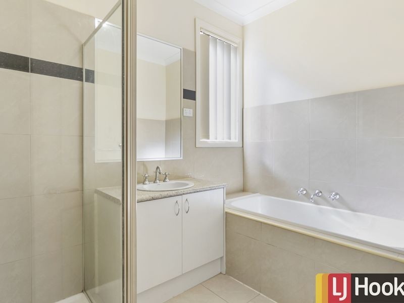 2/13 Bellinger Crescent, Wyndham Vale VIC 3024