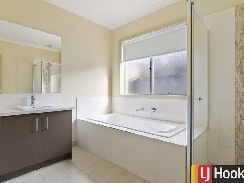 17 Glenfern Circuit, Truganina VIC 3029