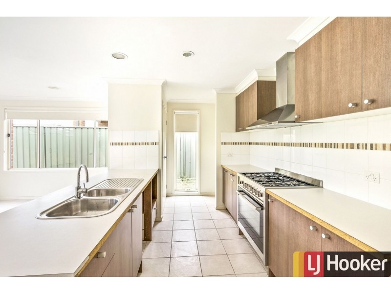 15 Manuka Grove, Wyndham Vale VIC 3024