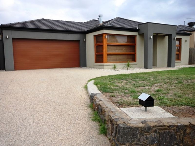 8 Peregrine Court, Tarneit VIC 3029