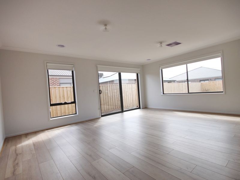 15 Wongabeena Grove, Werribee VIC 3030