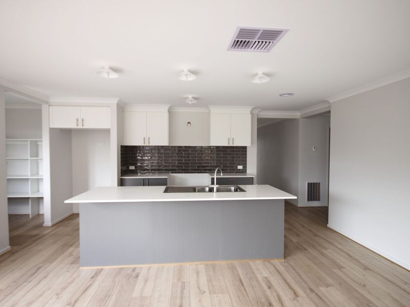 15 Wongabeena Grove, Werribee VIC 3030