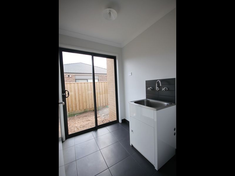 15 Wongabeena Grove, Werribee VIC 3030