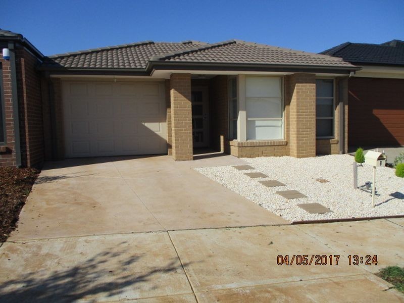 8 Monique Way, Tarneit VIC 3029