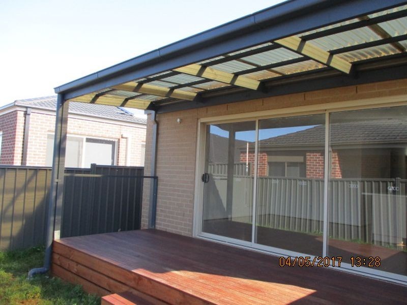 8 Monique Way, Tarneit VIC 3029