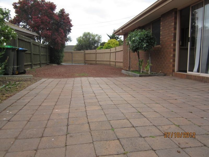 35 Kathleen Crescent, Hoppers Crossing VIC 3029