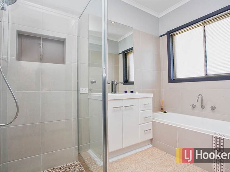 2/86 Hogans Road, Hoppers Crossing VIC 3029