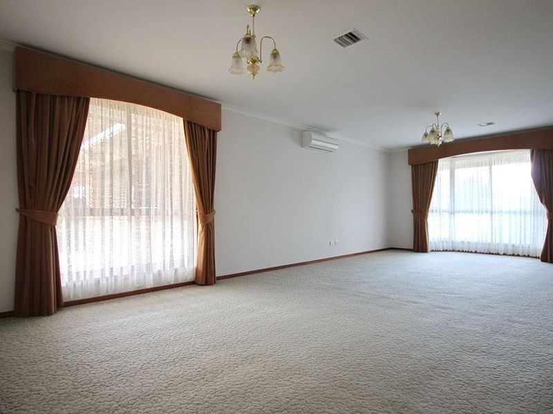 54 Nantilla Crescent, Werribee VIC 3030