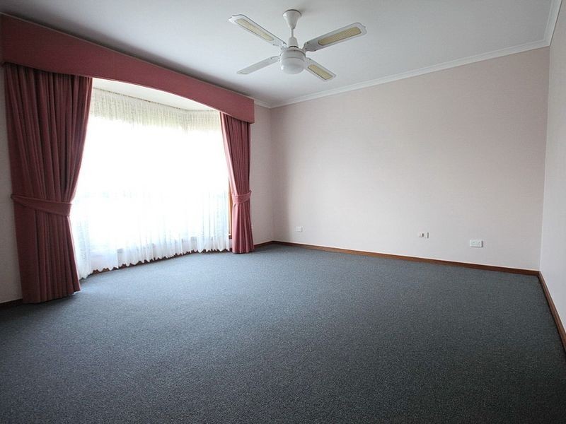 54 Nantilla Crescent, Werribee VIC 3030