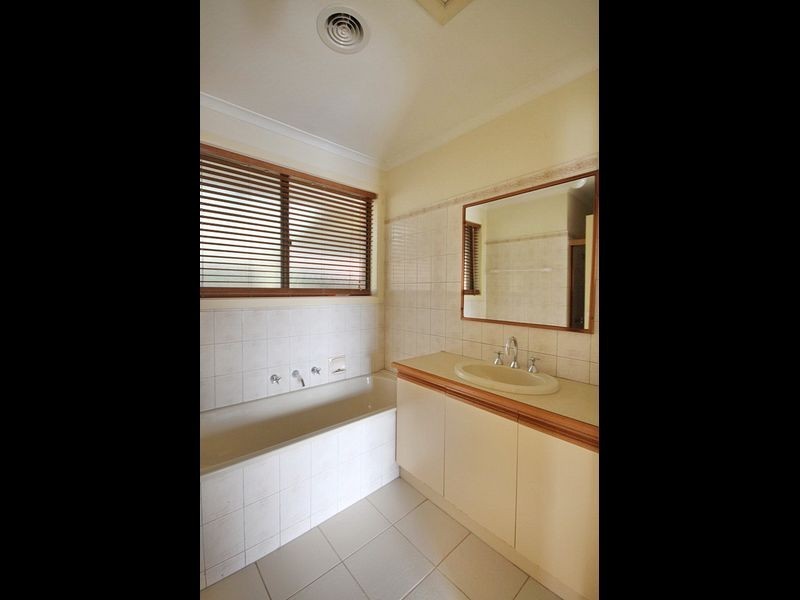 25 Sunbird Crescent, Hoppers Crossing VIC 3029